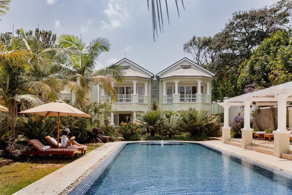 Hemingway's Nairobi — Where Timeless Elegance Meets African Grace