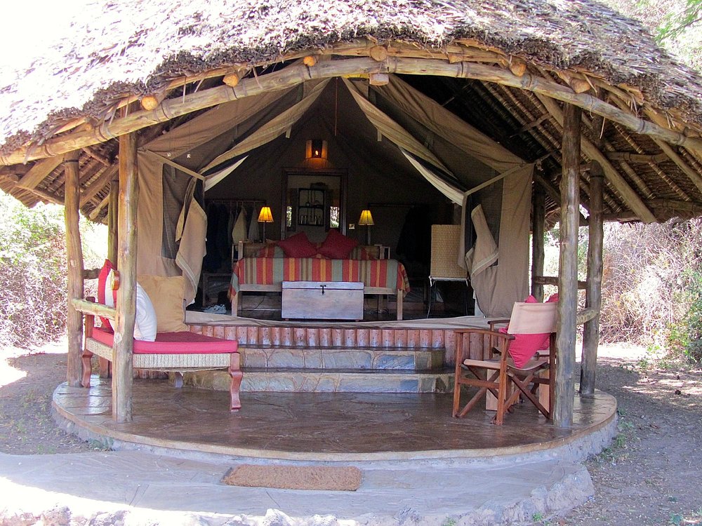 Ol Donyo Lodge – Luxury Safari Accommodations & Wildlife Experiences in Chyulu hills