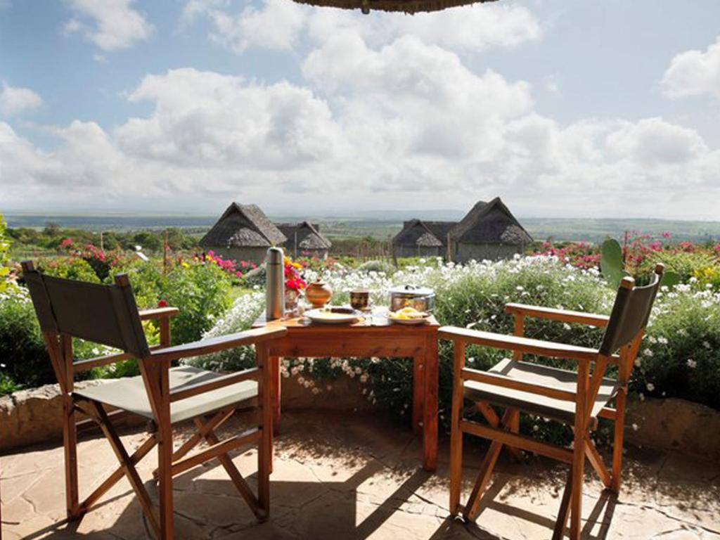 Rhino Watch Lodge & Tented Camp – Where Comfort Meets the Call of the Wild ??