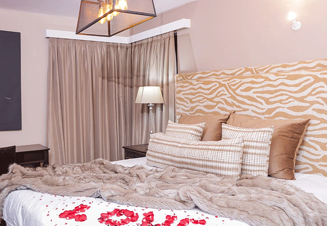 💕 A Wild Love Affair – Celebrate Your Romance at Mtalii Bush Palace 🦋❤️