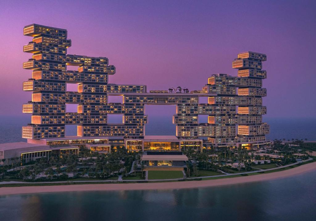 Top Girls’ Trip in Atlantis The Royal Dubai – Luxury Beach & Nightlife Escape