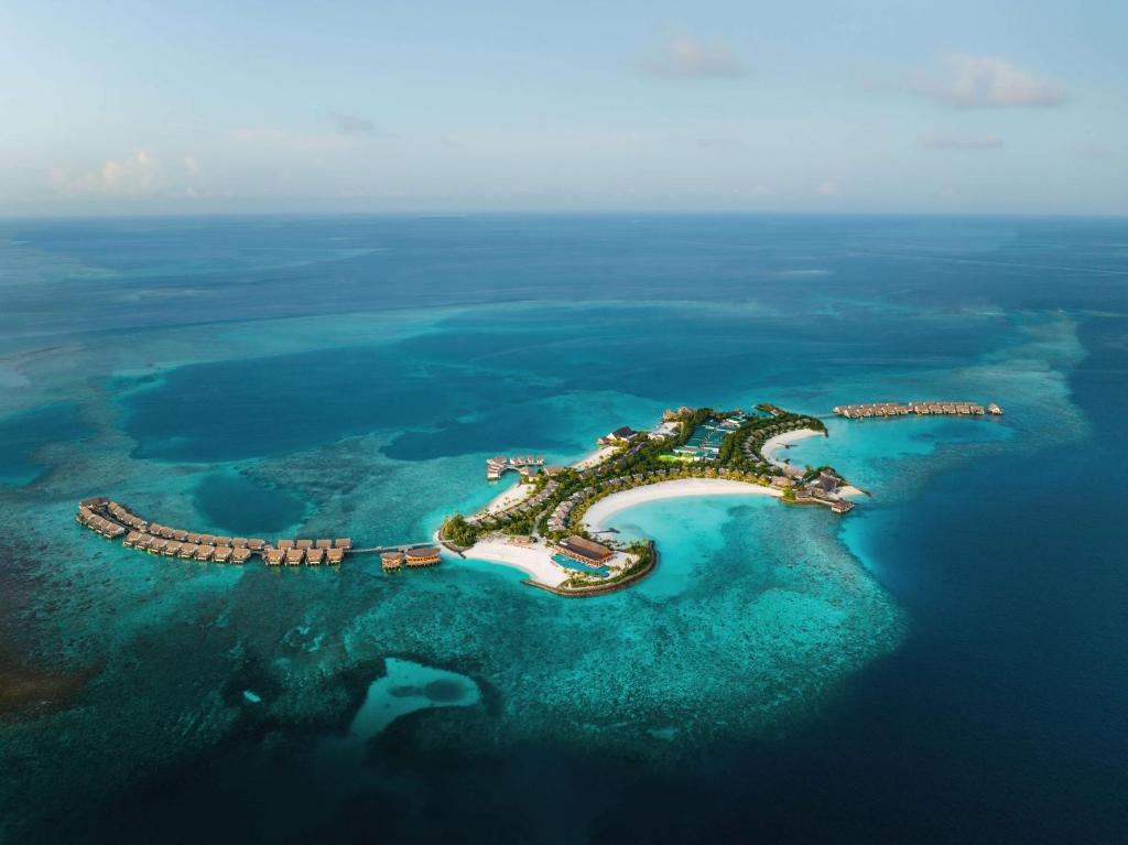 Hilton Maldives Amingiri Resort & Spa Holiday Package 2026 – Luxury Overwater Villa Escape in the Maldives