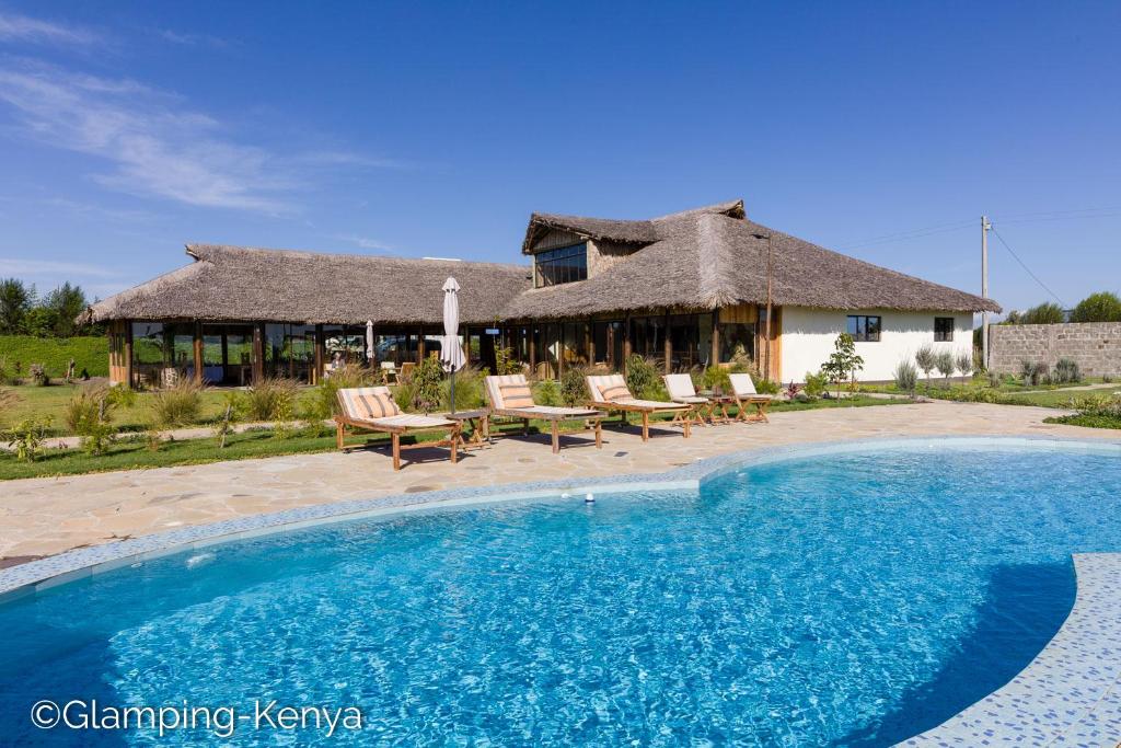 Glamping Mt Kenya Lodge Getaway 2026 – Luxury Eco-Glamping Escape with Mount Kenya Views