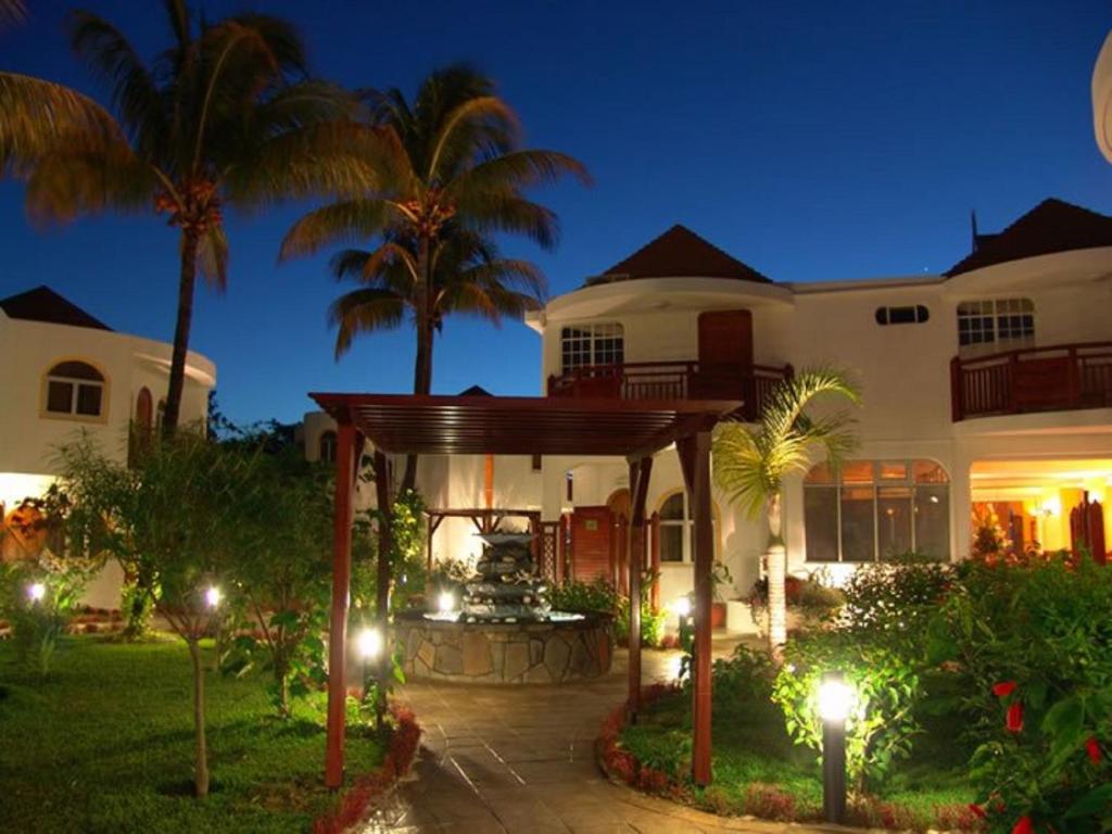 Gold Beach Resort Getaway 2026 – Tropical Beach Escape Along the Indian Ocean
