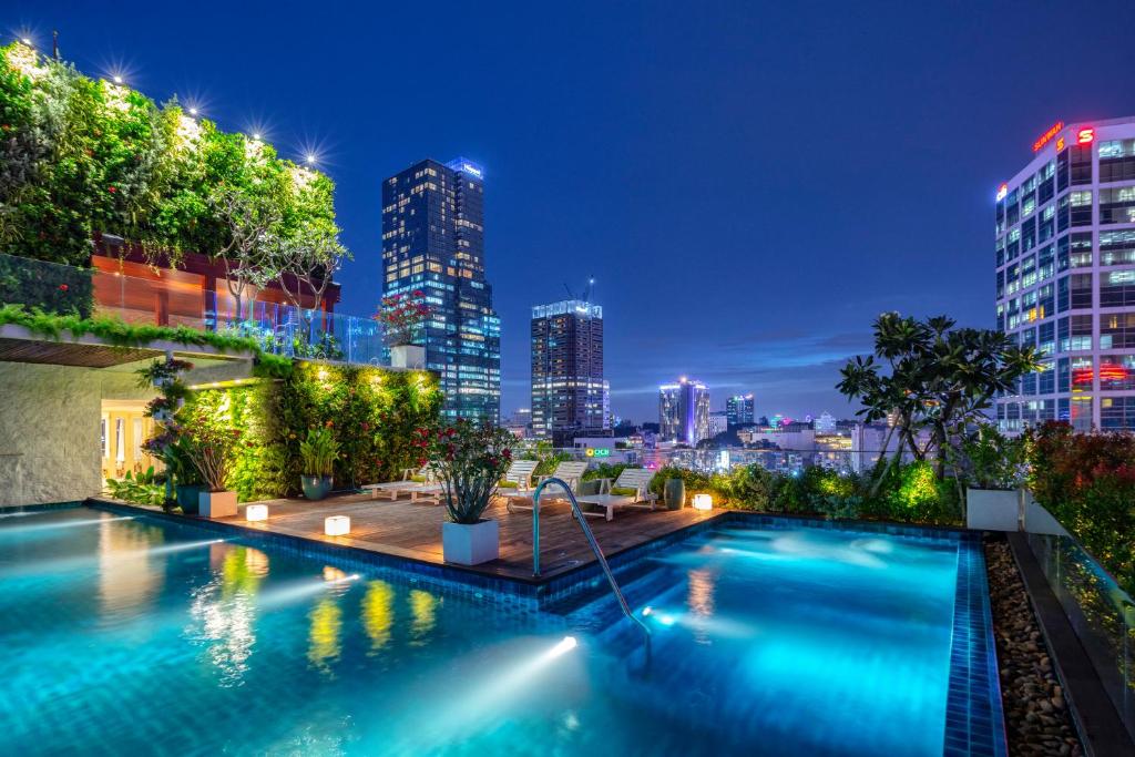 Vietnam Holiday Package 2026 – Hanoi, Ha Long Bay & Da Nang Escape